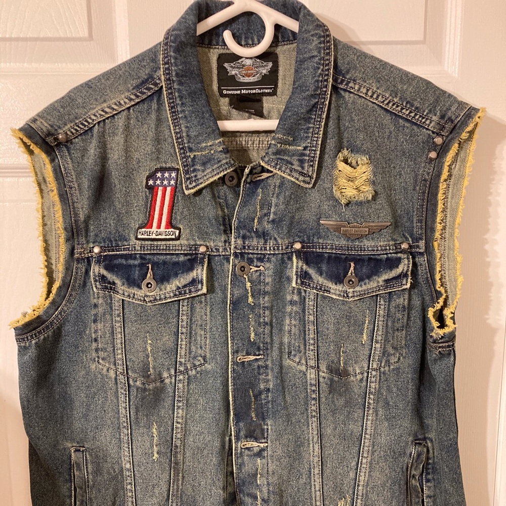 New, never worn Distressed Harley Davidson Vest.
